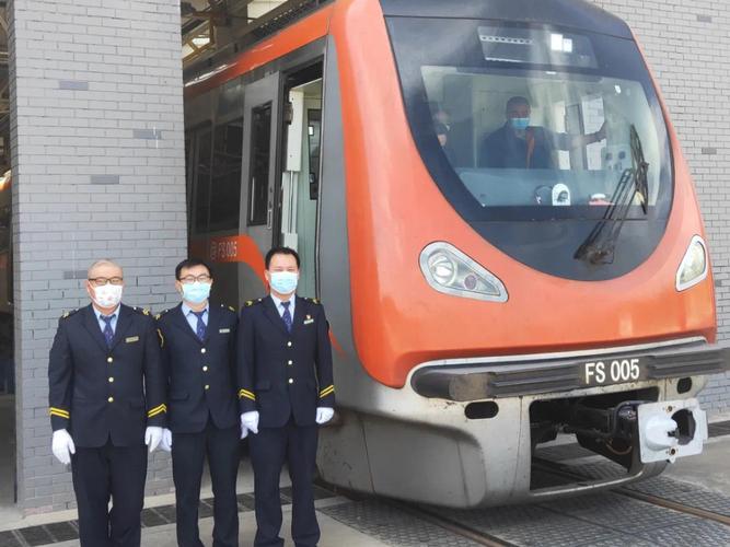 地铁15号线迎来新成员,"借调"橘黄色列车来自房山线