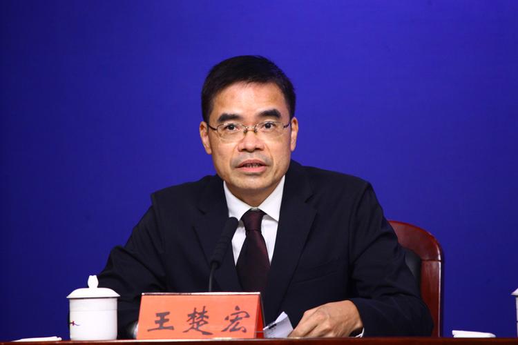 主持人中共深圳市委宣传部副部长深圳市人民政府新闻办公室主任王楚宏