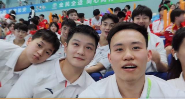 樊振东谢思埸全运会赛场同框,全红婵突然入镜:还有我呢