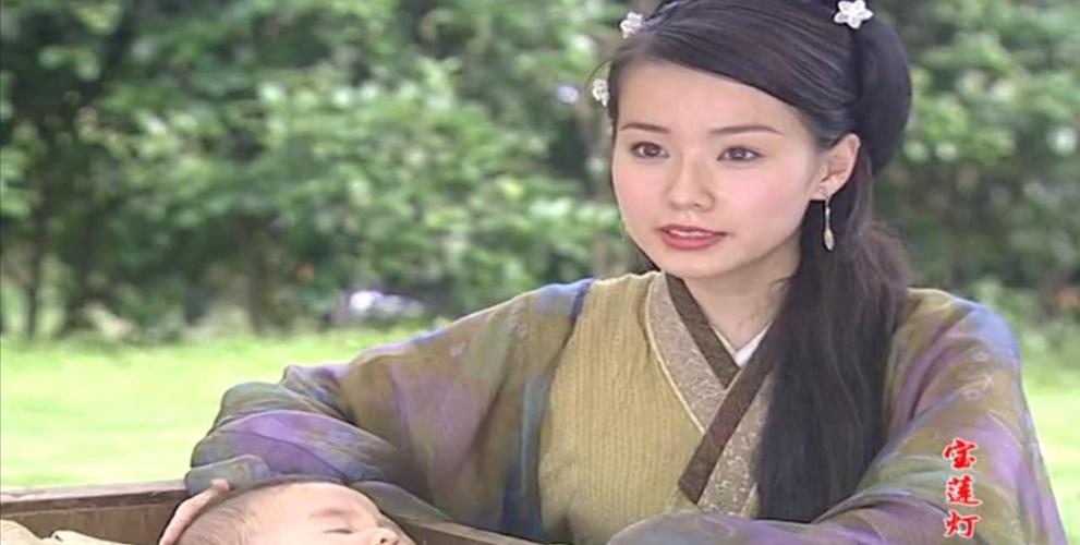 宝莲灯:林湘萍饰演丁香花了9个造型,假扮过小玉,也扮过丑新娘