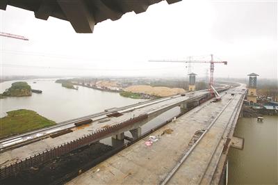 南京江宁正方大道东延工程秦淮河大桥主体完工