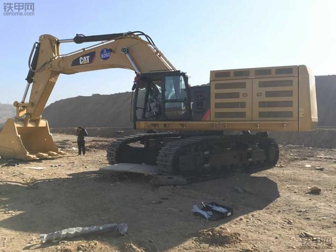 已经装好的卡特挖机374,是不是更霸气