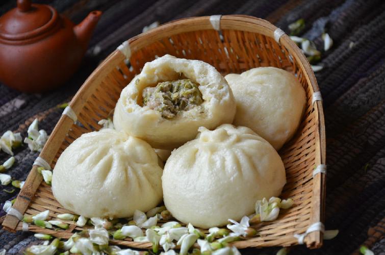 洋槐花包子&蒸洋槐花