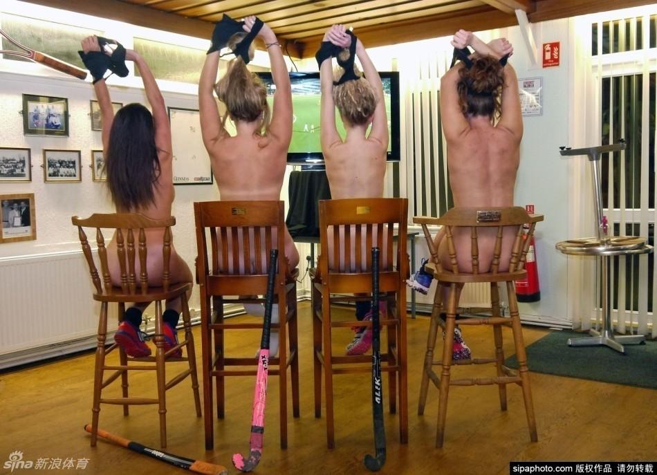 英国女子曲棍球运动员拍裸体写真日历助慈善