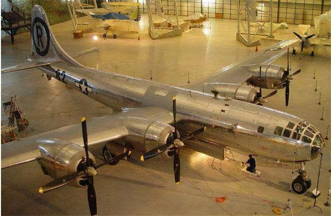 美空军在朝鲜战争中最黑暗的一天4架b29轰炸机被击落3架重创