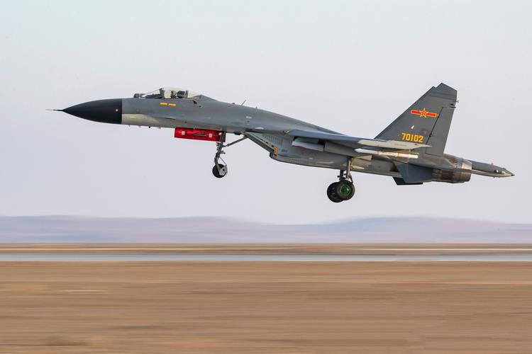 歼-11挂载导弹总体而言,该数据显示训练的结果相对来说比较正常.