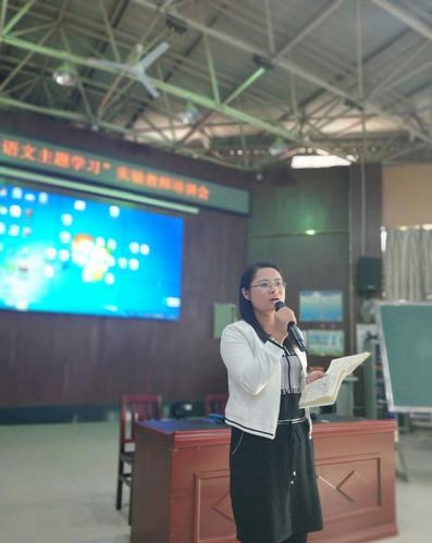 王芳老师提出,备好课要做到"五熟":熟课标,熟教参,熟教材,熟丛书,熟