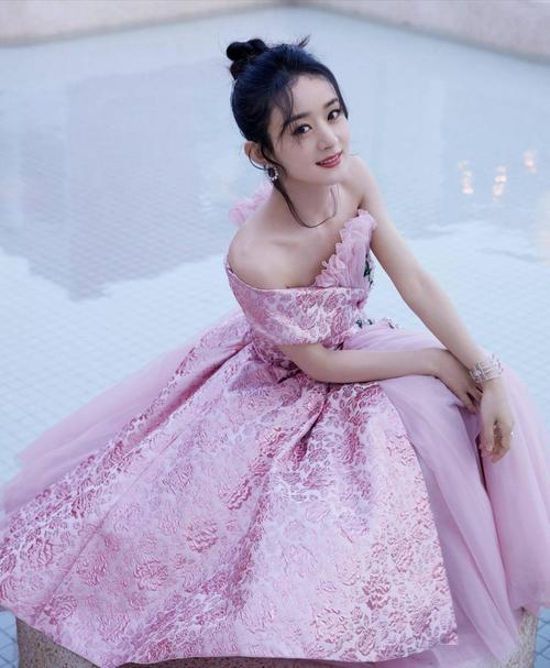 赵丽颖梦幻粉纱裙造型:仙女公主,俏丽可爱!