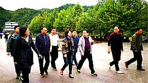 三门峡市副市长庆志英"双节"期间赴卢氏县察看景区险情