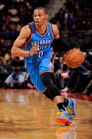 组图:雷霆胜活塞威少出色 杜兰特单手巧妙上篮