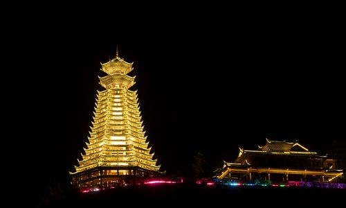 贵州凯里苗侗风情园的风雨塔夜景