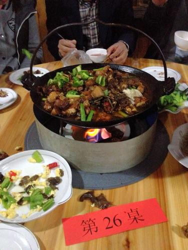 金寨吊锅是当地一大特色菜.
