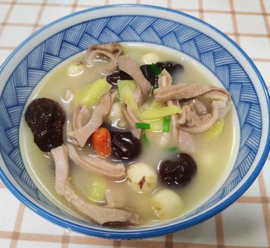 猪肚炖莲子,健脾养胃,好喝又滋补