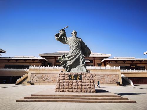 遗憾的是榆林窟没有开,便去瓜州市区转一转,去了草圣故里,玄奘博物馆