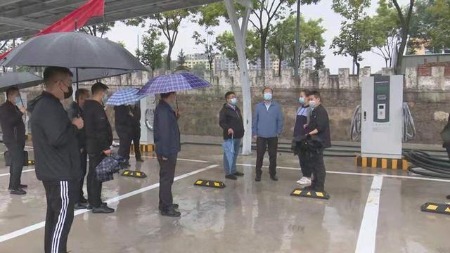 9月24日,县委副书记,县长赵宏钟,深入重点工程项目