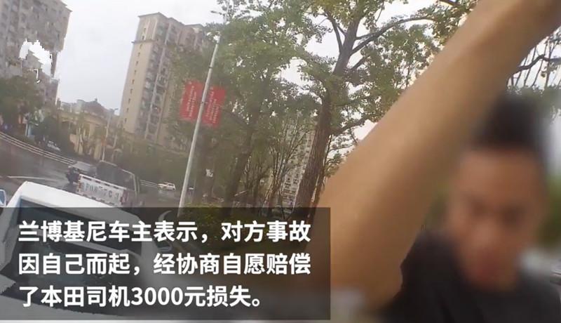 兰博基尼果然快,后杠直接跑飞,本田车主:我招谁惹谁了