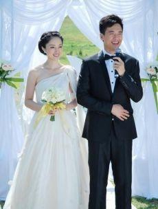 董璇高云翔海边婚纱剧照曝光 相拥热吻浪漫唯美(5张)