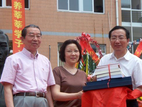 半世纪后重会傅敏