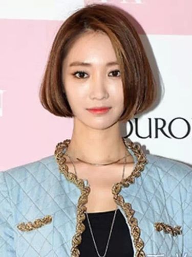九款韩国明星的波波头造型 很有韩系潮流架式的一款简单波波头短发