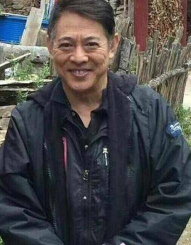 可惜天妒英才,1973年7月20日,李小龙在香港突然逝世,享年33岁.