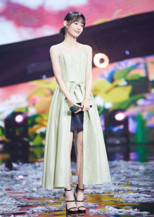 段奥娟"整容式"减肥,穿修身牛仔裤松松垮垮,高瘦身材