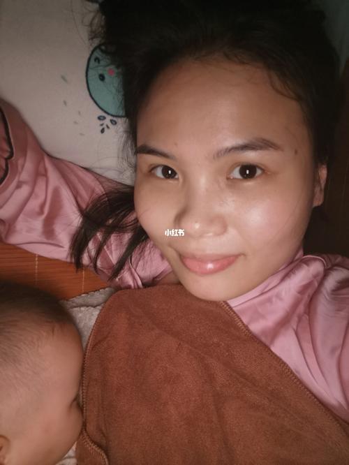 三十岁宝妈自拍哺乳照一张_哺乳_自拍_育儿经_辣妈_美颜_辣妈育儿经