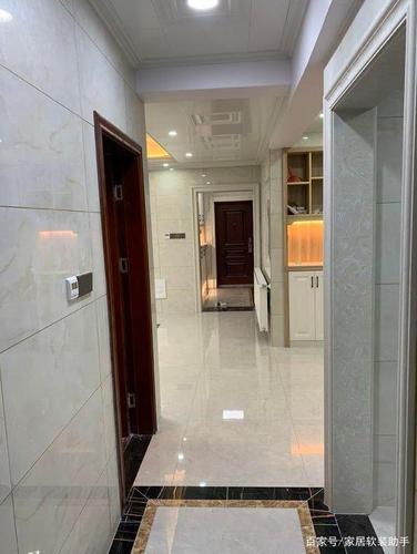 走廊的墙地面同样利用瓷砖进行装饰,整体效果很漂亮统一.