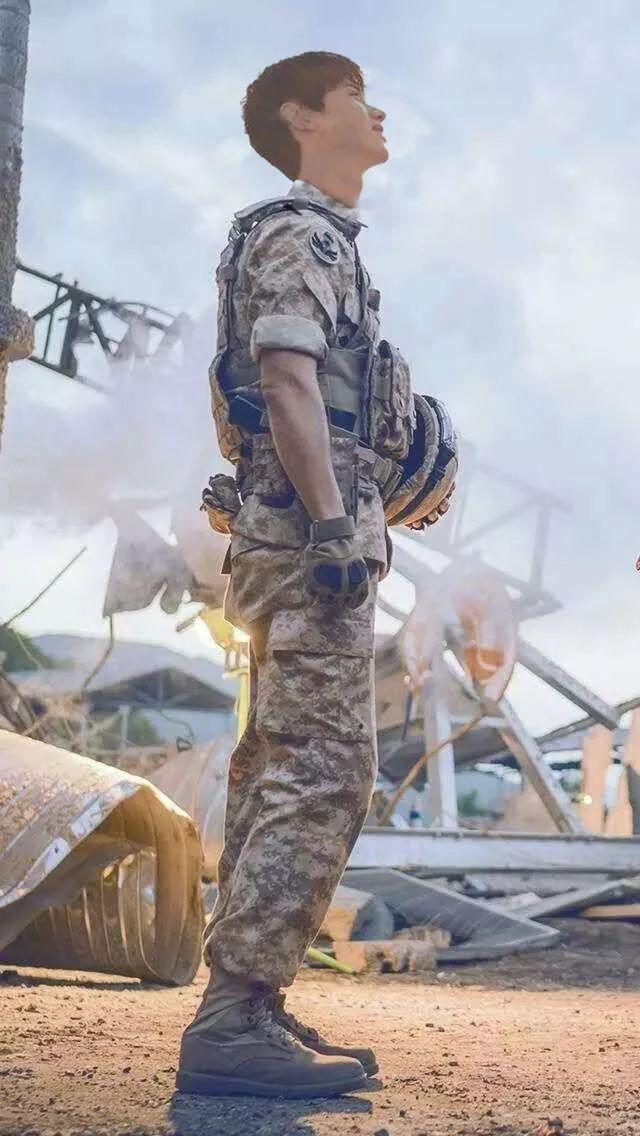 最帅寸头制服"兵哥哥"?黄景瑜杨洋肌肉撑爆军装,控不?