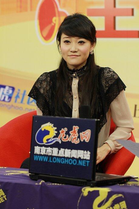 江苏综艺频道《震撼一条龙》美女主持人天天(纪莹莹)