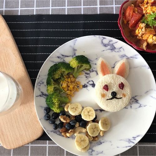 儿童早餐—兔子玉米火腿三明治
