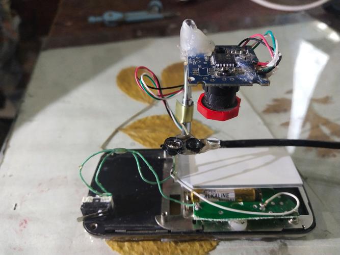 如何制作简单的电子显微镜