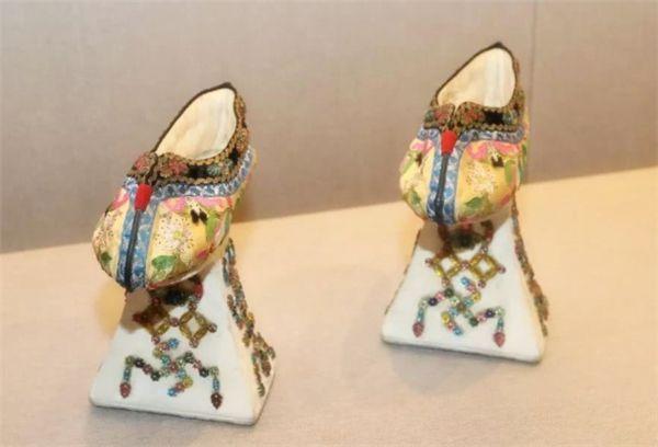 从古代鞋子的发展历史,浅析"炒鞋"会对品牌鞋业产生什么影响