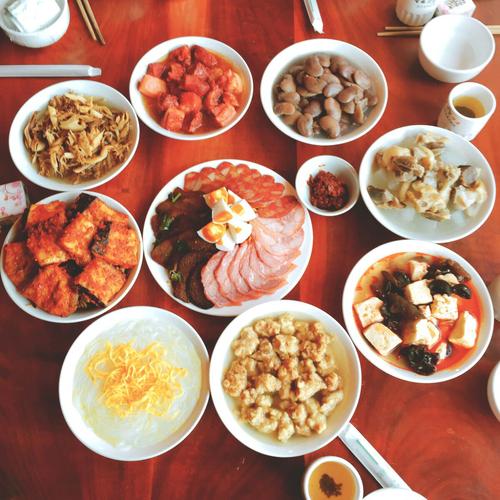 白族人家的八大碗.