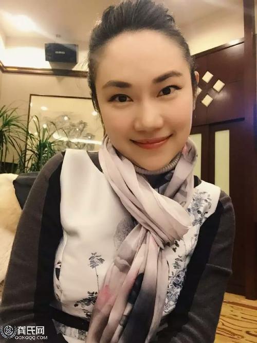 音乐才女龚铭玩自拍 才女也疯狂