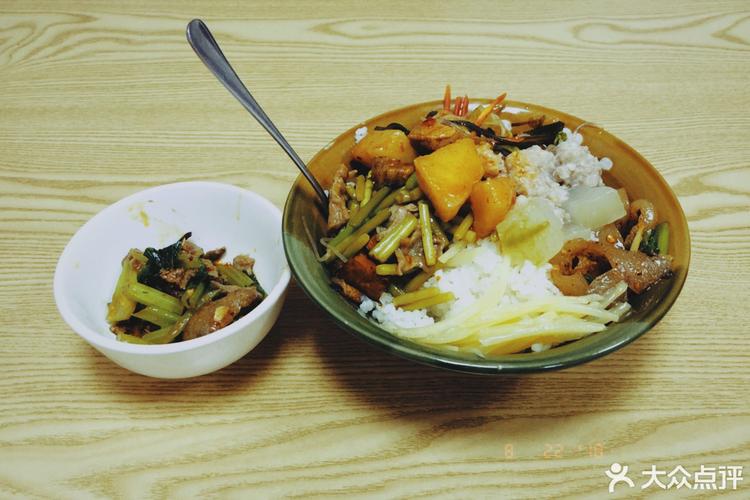 餐馆 > 万记大碗饭(白龙南路店) 标签: 推荐菜: 分类:餐饮;豆花;快餐