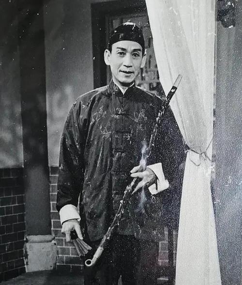 被授予爱国艺人,77次扮演黄飞鸿,关德兴付出的远比你想得更多