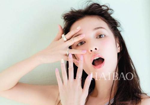 豆rola,纯情又略带性感脸,无辜水亮的大眼,萌化人心的粉唇,美的又正又