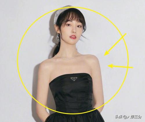 都说郑爽瘦得过分,当她和林允同框对比时,才知道直角肩有多优越