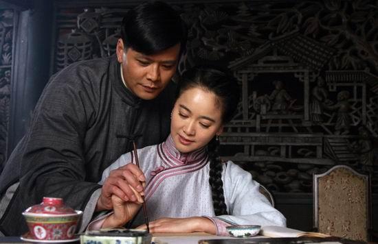 潘泰名《百花深处》热播 一个男人三台戏