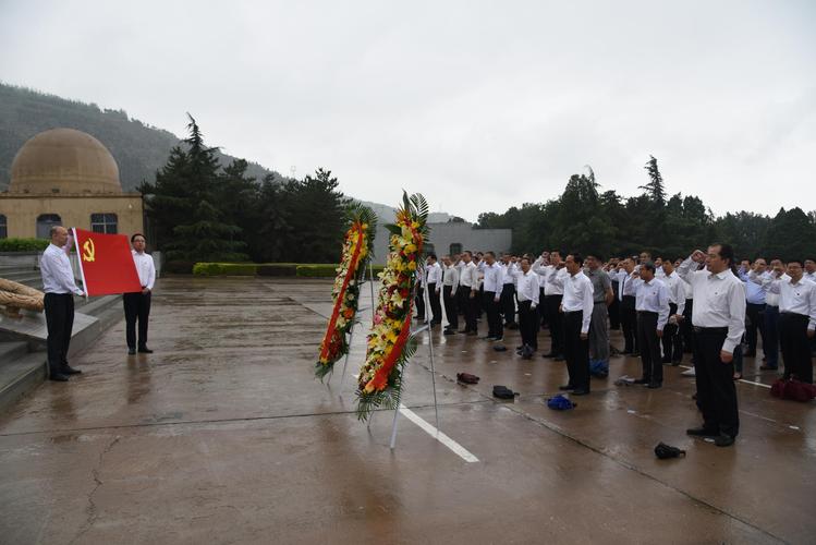 [甘肃]厅组织党员到兰州华林山烈士陵园开展革命传统教育(图)