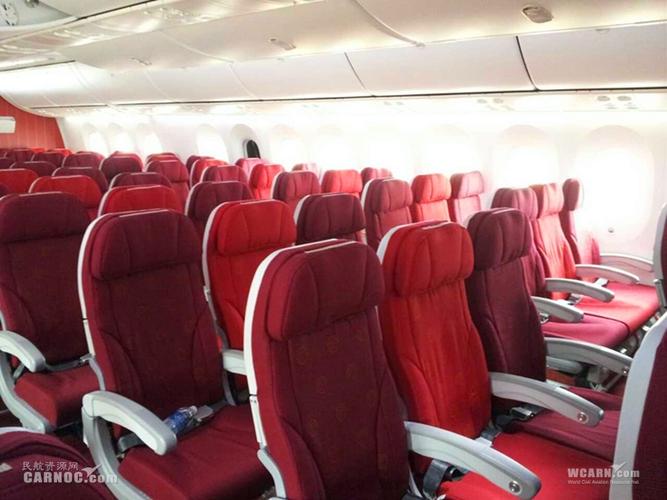 海航787共设有213个座位,其中商务舱36个,经济舱177个.
