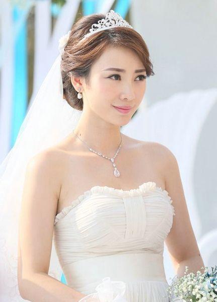 电视剧《咱们结婚吧》柳岩婚纱唯美剧照1
