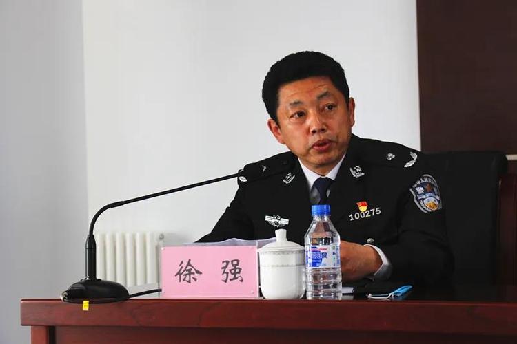 政治部主任王俊飞宣读了市局党委关于徐强同志任长春市公安局净月高新