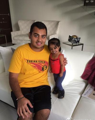 印度19岁女子成世界最矮女子 身高仅62.8厘米