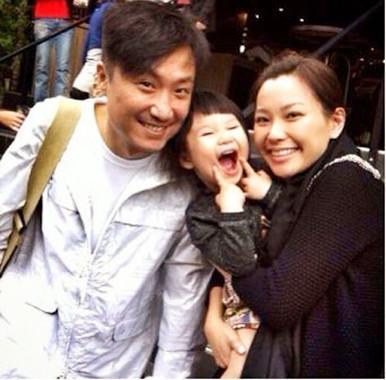 他是香港富少,阿sa哭着和他离婚,如今他的一双儿女这么大了