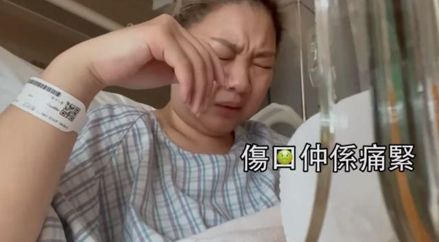 郑欣宜素颜出镜略显憔悴对镜头情绪失控眼泪直流