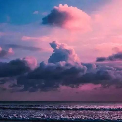 唯美暮色句子我在离你最近的黄昏里听暮色四起看路过风疾