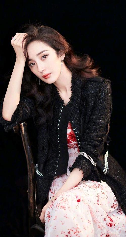 杨幂精美壁纸:美丽动人,魅力十足