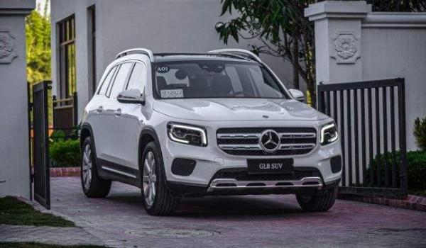 奔驰glb是一款非常时尚的suv,那么奔驰glb220七座报价及图片是多少了