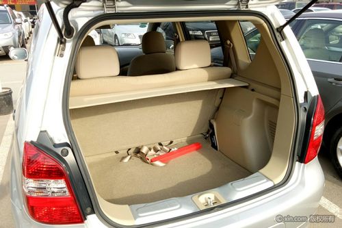 日产骊威后备箱